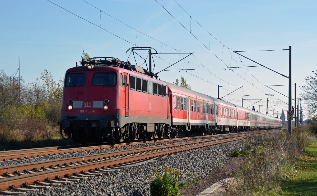 Der PbZ 2466 Leipzig - Berlin wurde am 31.10.13 mit 110 406 bespannt. Mit 101 008 im Zugverband durchfhrt der Schadwagenzug Greppin Richtung Dessau.