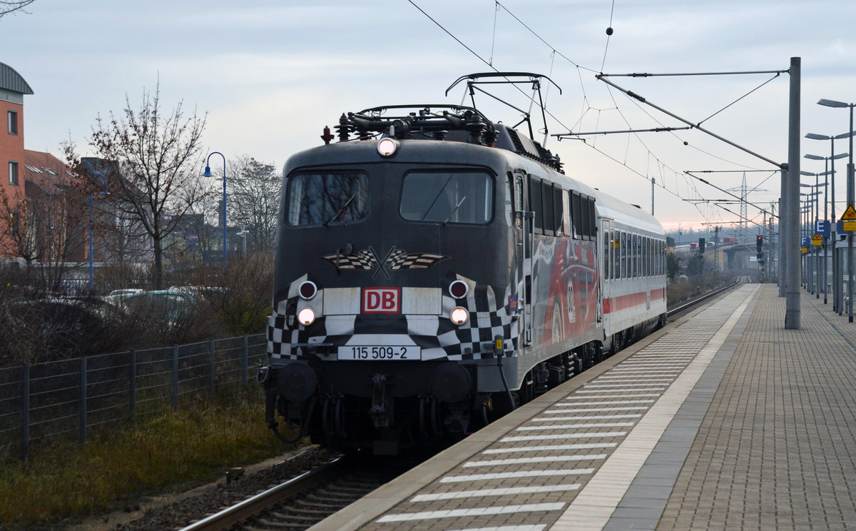Der Pbz 2466 von Leipzig nach Berlin, welchen 115 509 durch Bitterfeld Richtung Dessau zog, bestand am 06.12.16 lediglich aus nur einem IC-Wagen. 