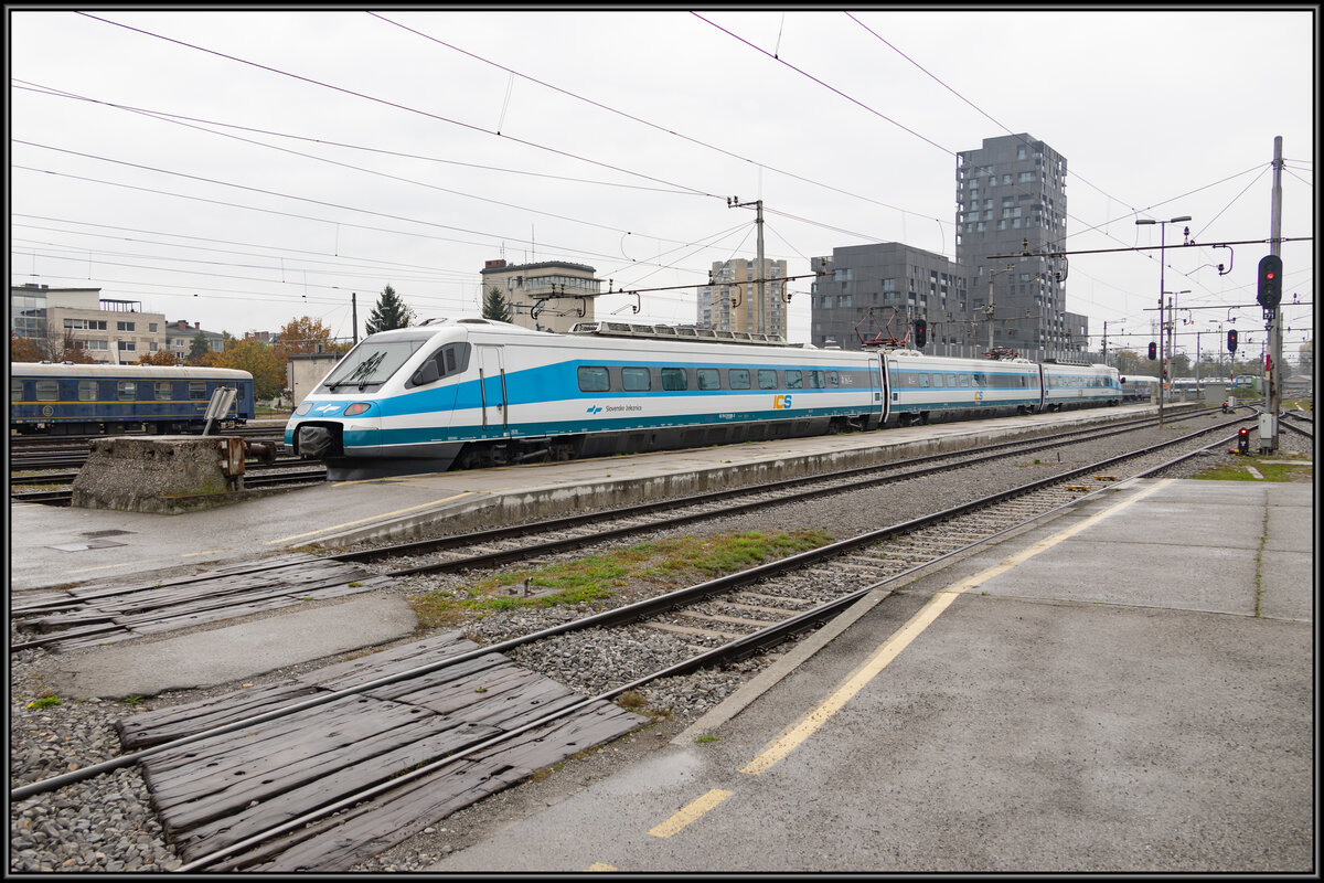 Der Pendolino 310.006 wartet in Ljubljana yauf seine nächsten Dienste. 23.10.2022 