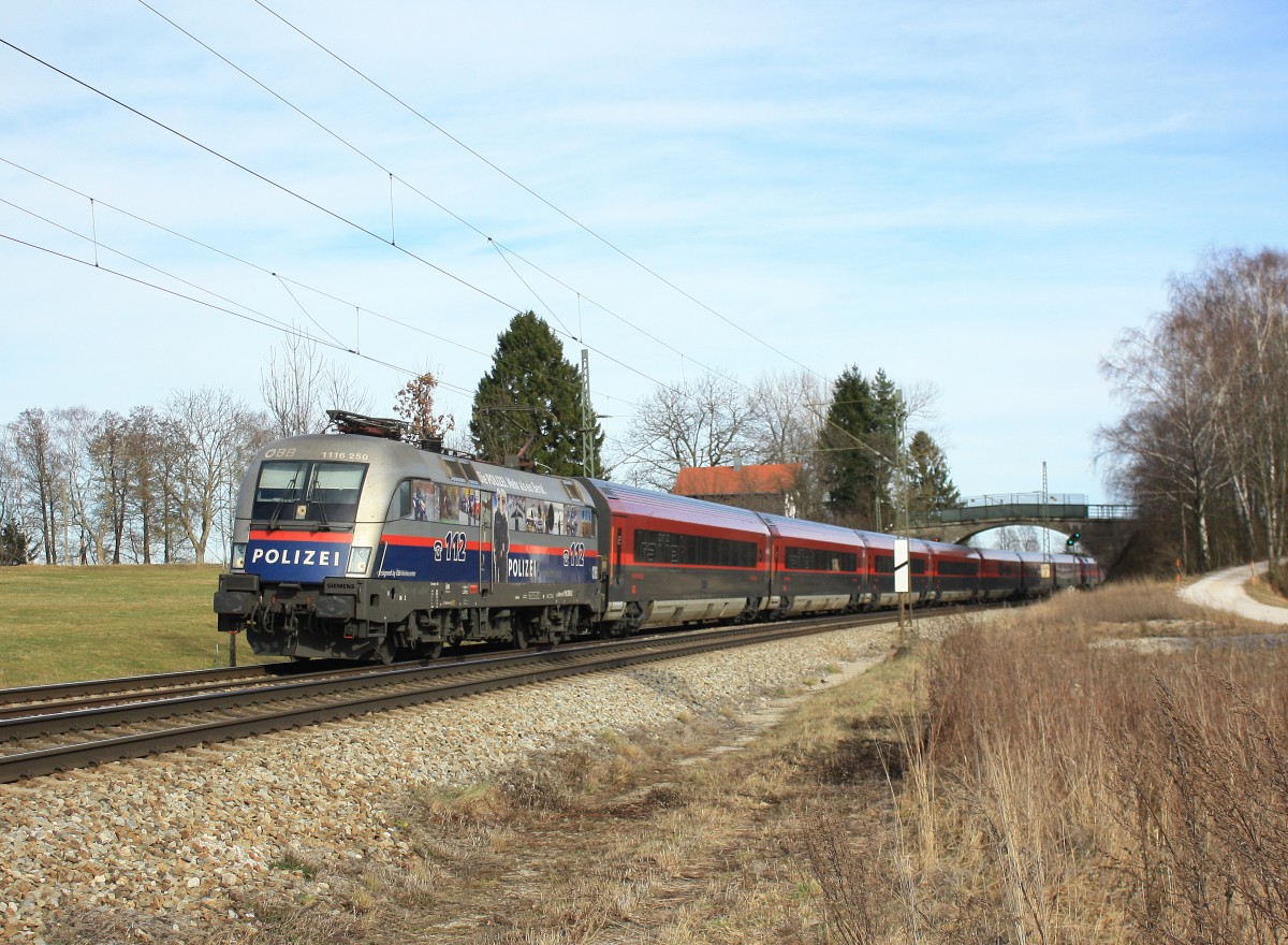 Der  Polizei-Taurus  1116 250 zog am 15. Februar 2014 einen Railjet durch den Chiemgau in Richtung Innsbruck. Hier fotografiert bei Übersee am Chiemsee.