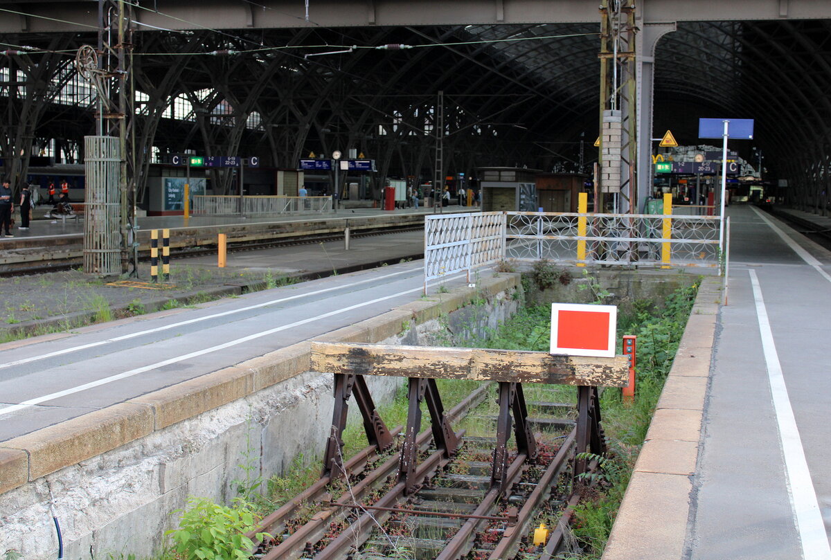 Der Prellbock vom Bahnsteig 18a am 11.05.2024 in Leipzig Hbf.
