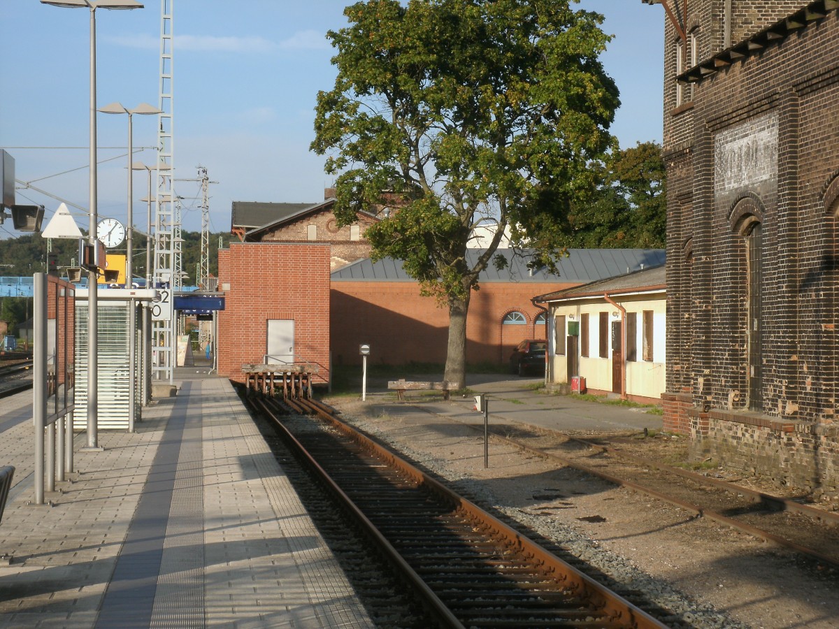 Der Putbuser Bahnsteig in Bergen/Rgen Richtung Streckenende am 12.September 2013.