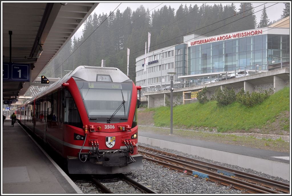 Der R1448 verlässt Arosa um 14.48 Uhr, was vermutlich ein Zufall ist. (09.06.2015)