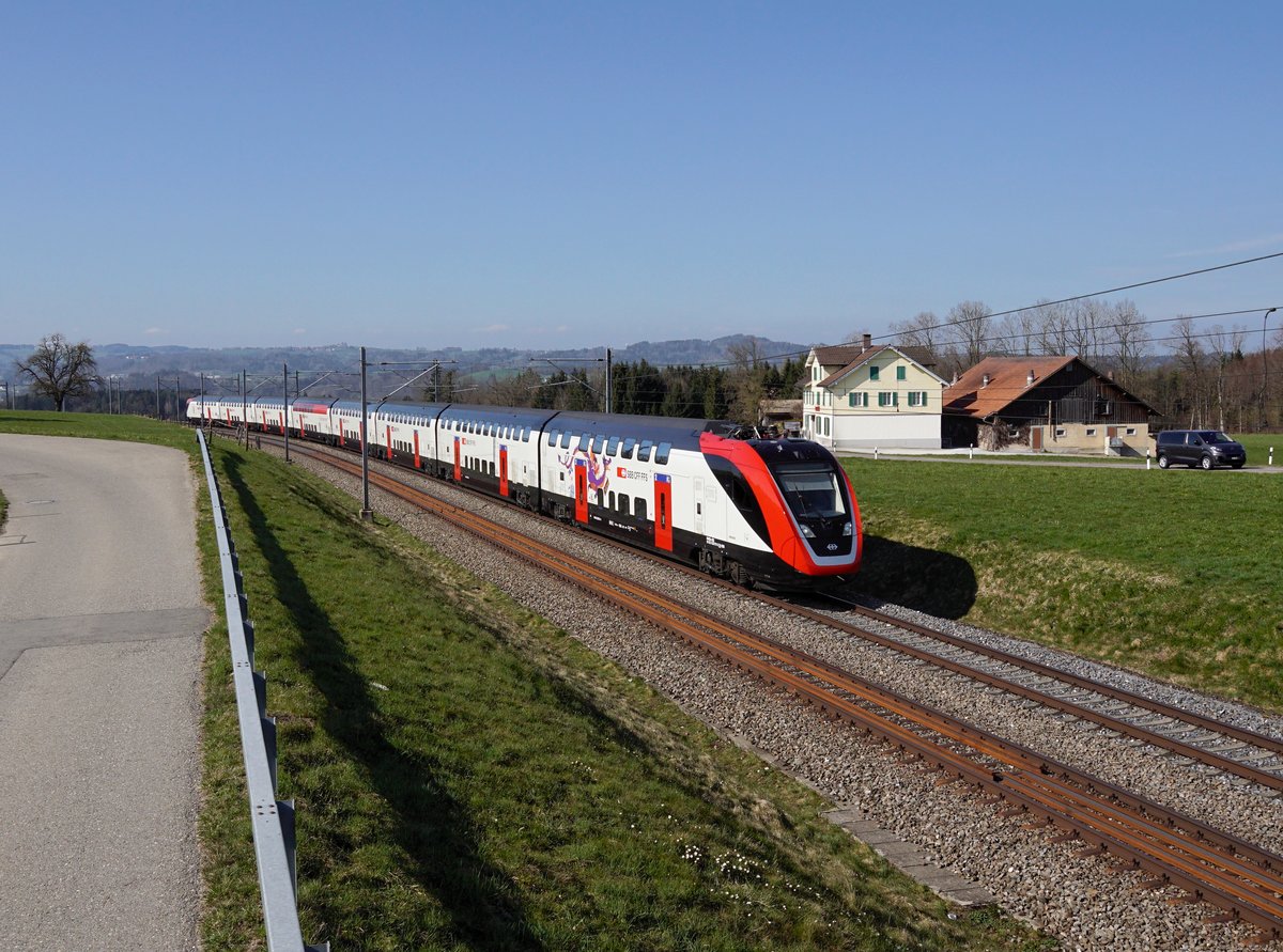 Der RABDe 502 011 als IC nach St. Gallen am 30.03.2019 unterwegs bei Flawil.