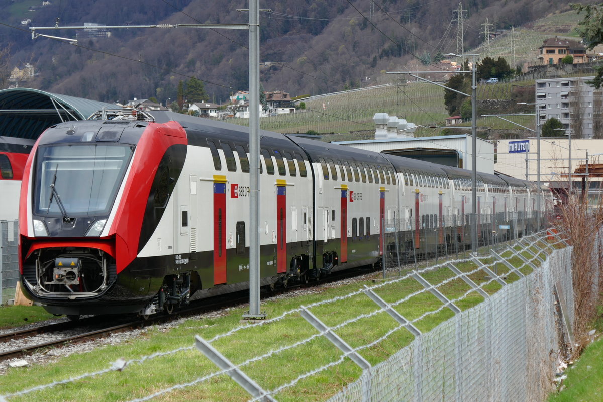 Der RABe 502 209 steht fertig zusammengekuppelt vor dem Bombardier Werk in Villeneuve am 1.4.18.