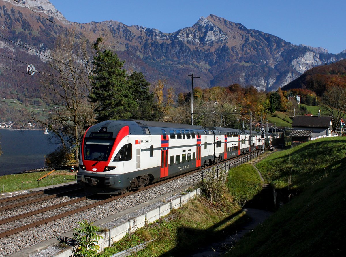 Der RABe 511 020 am 29.10.2016 unterwegs bei Mols.