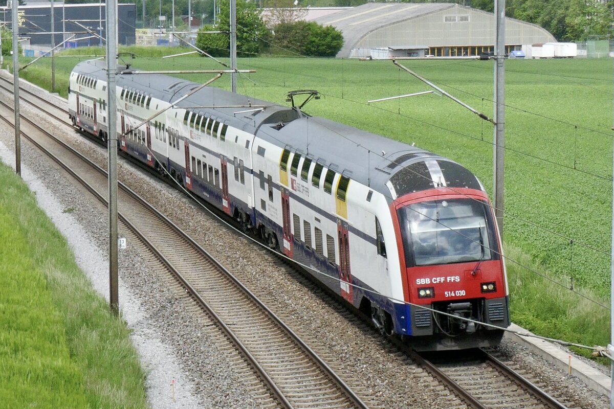 Der RABe 514 030  Regensdorf  am 18.5.23 kurz vor Bassersdorf.