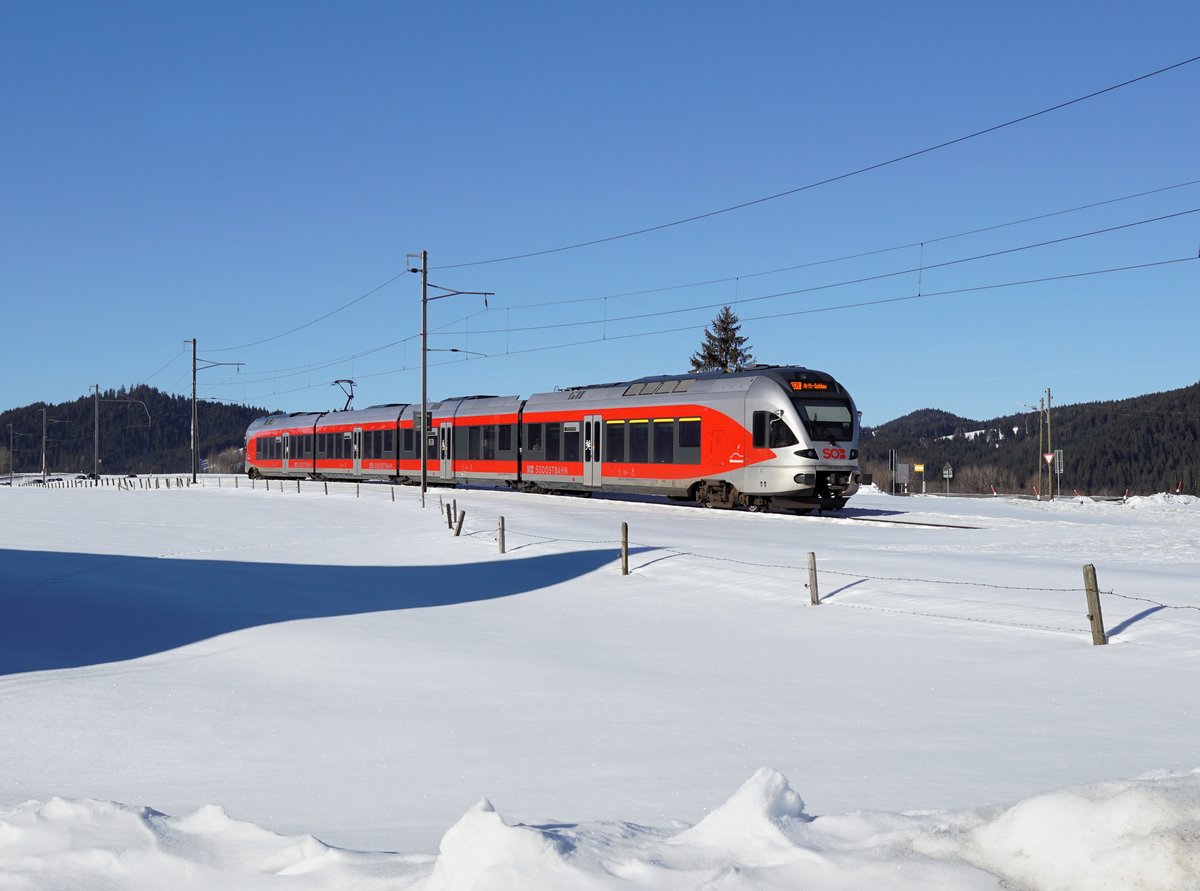 Der RABe 526 056 als S 31 am 16.02.2019 unterwegs bei Biberbrugg.