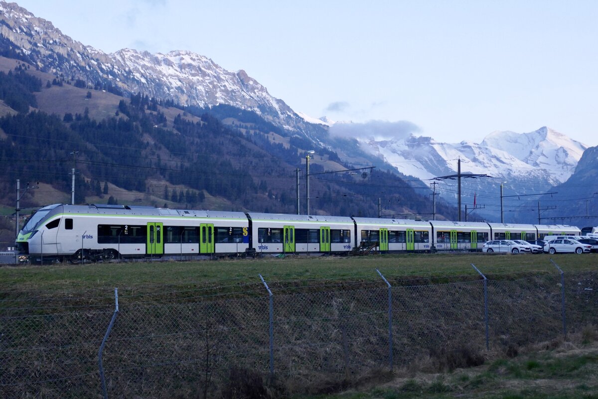 Der RABe 528 212 (Übernahme 22.03.24) für die BLS der am 4.3.24 bei Frutigen abgestellt ist.