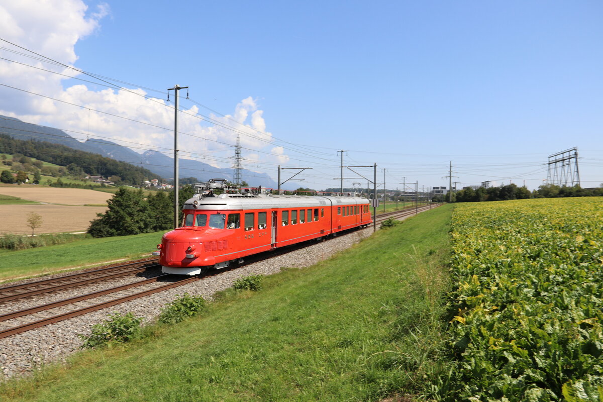 Der RAe 4/8 1021  Churchill  fuhr am 4 September 2021 als Extrazug durch Pieterlen Richtung Biel. Danach fuhr er via Delemont und Basel zurück nach Zürich.