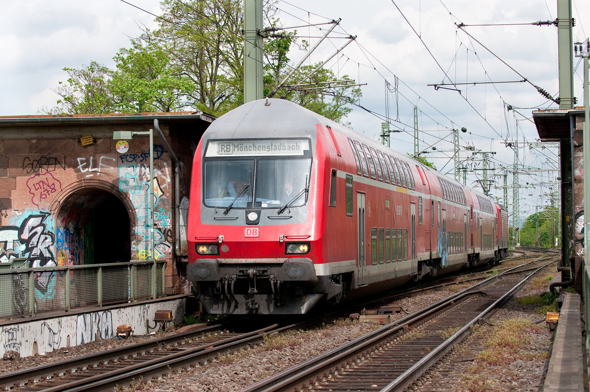 Der RB auf dem Weg nach Mönchengladbach. Aufgenommen an der Kölner Südbrücke am 26.4.2019.