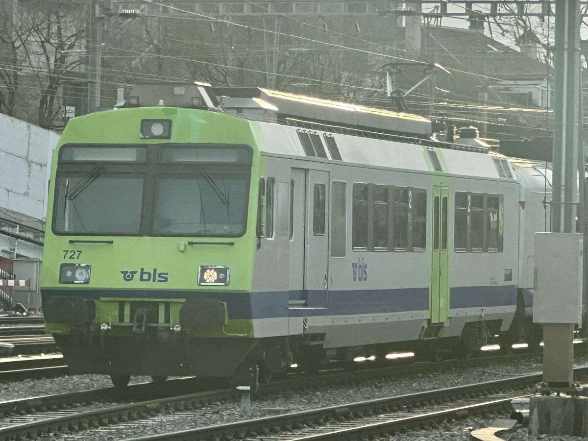 Der RBDe 565 727 der BLS der am 2.3.24 beim Bahnhof Bern abgestellt ist.