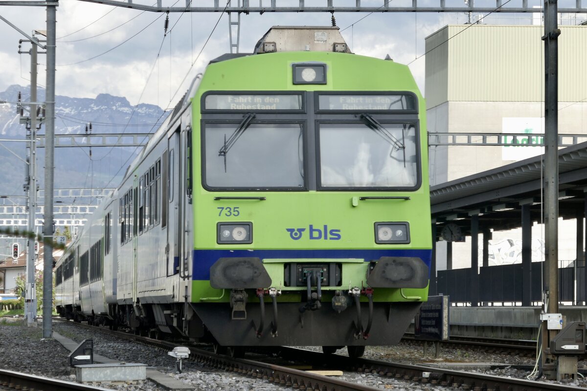 Der RBDe 565 735  Belp  Pendel der am 15.4.24 beim Bahnhof Uetendorf abgestellt ist.