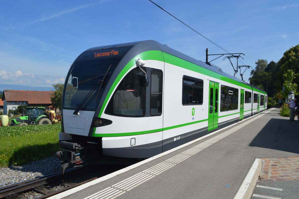 Der RBe 4/8 47 der LEB (Chemin de fer Lausanne-Echallens-Bercher) steht am 16.06.2018 im Bahnhof von Bercher