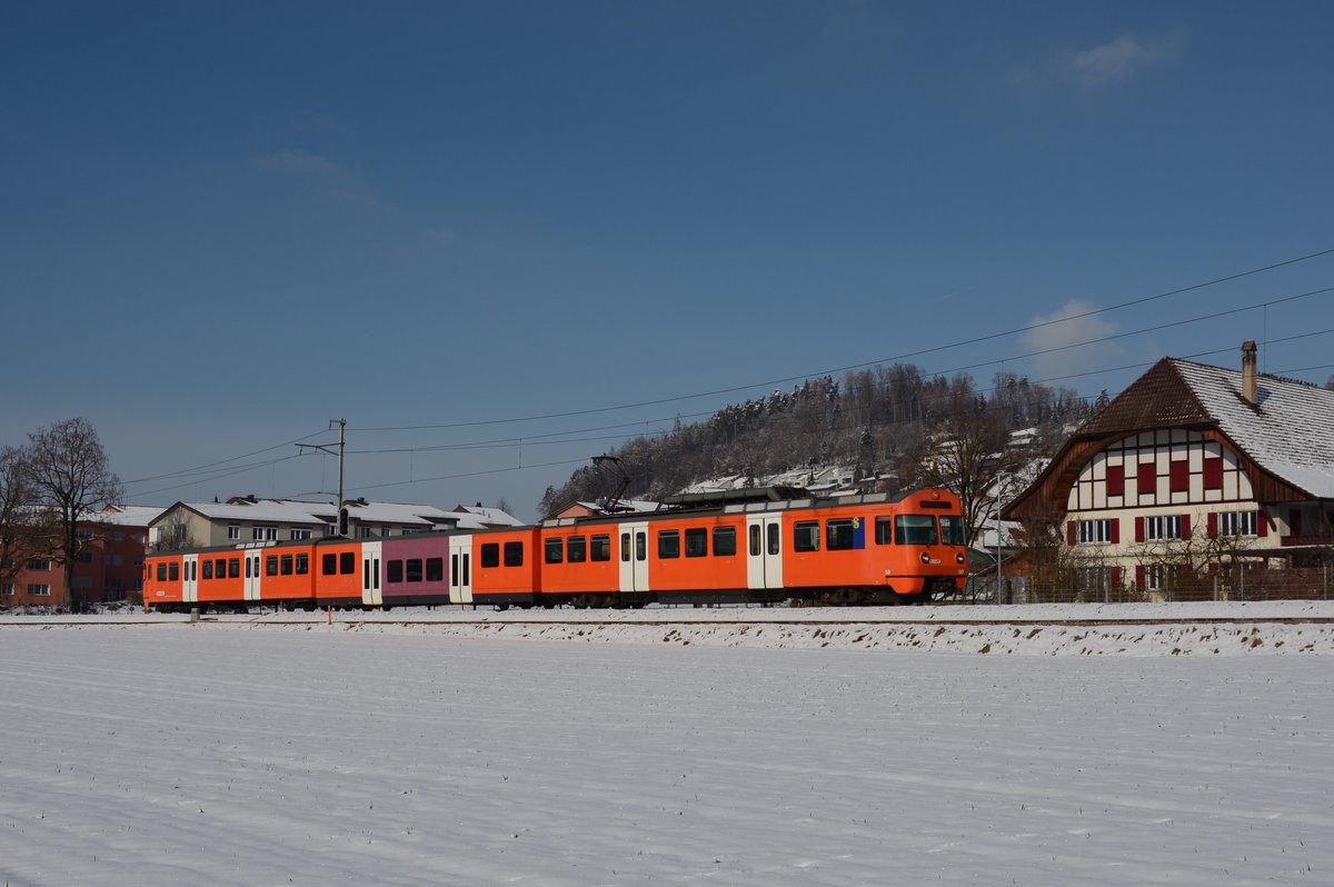 Der RBS-Be 4/12 50 am 4. Februar 2019 als S7 im frisch verschneiten Worblental bei Stettlen.