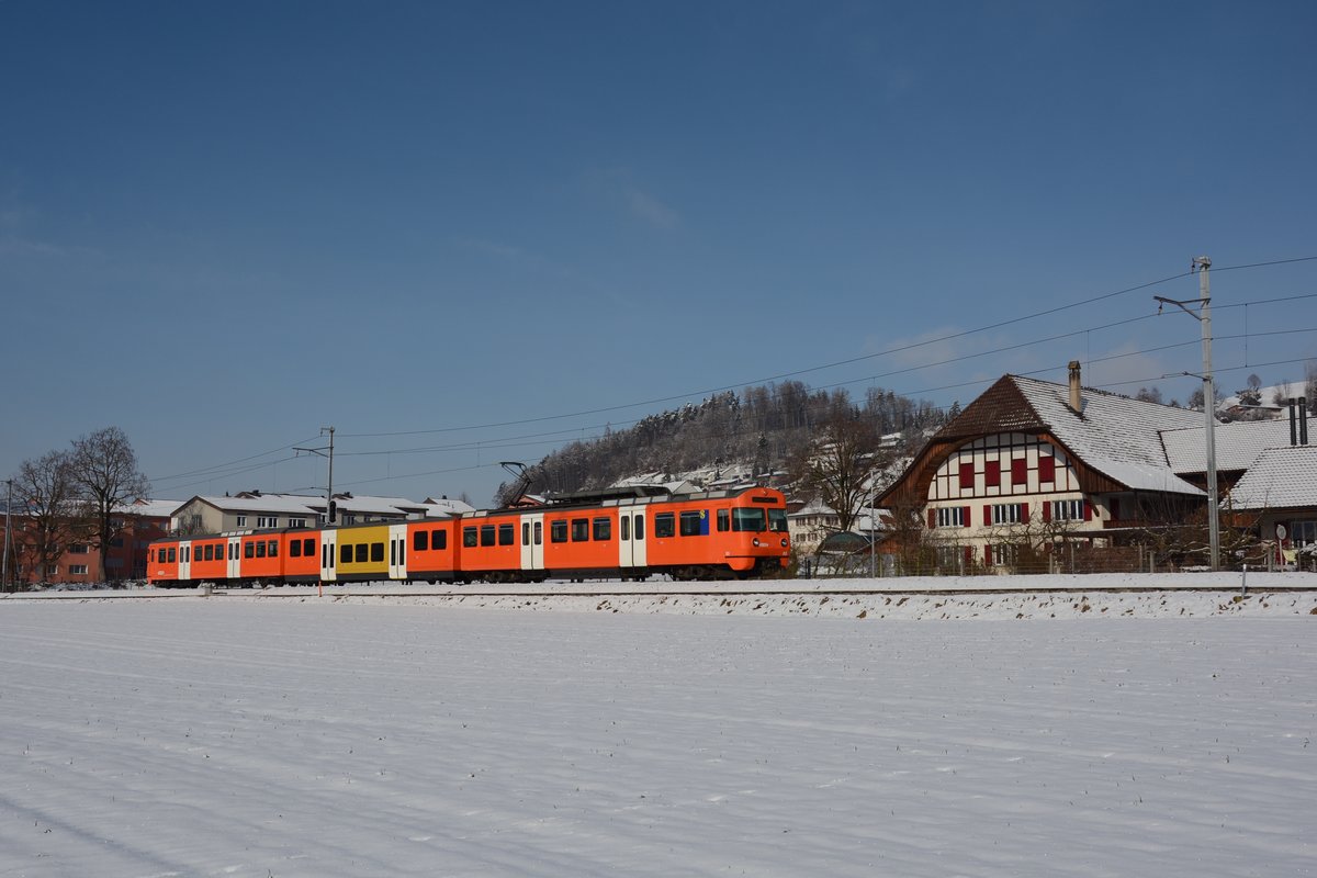 Der RBS-Be 4/12 53 am 4. Februar 2019 als S7 im frisch verschneiten Worblental bei Stettlen.