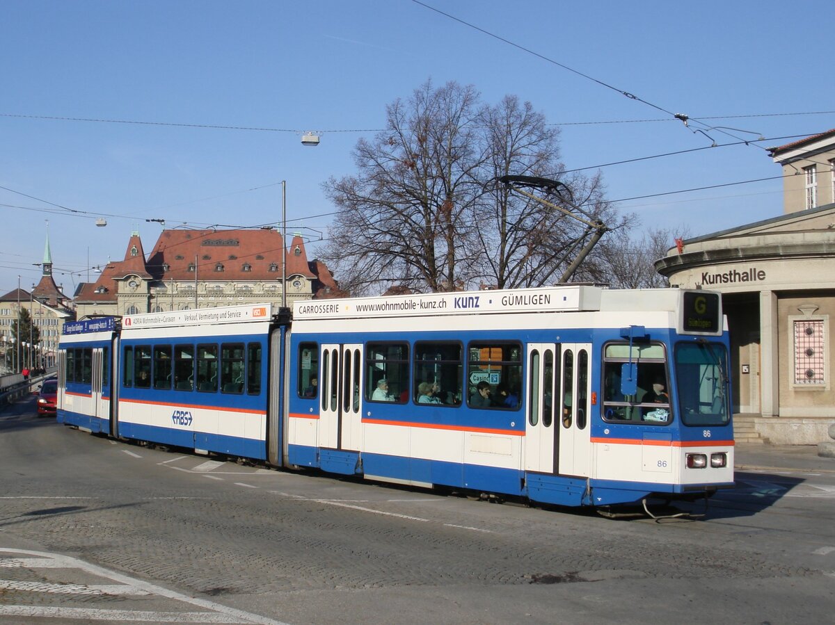 Der RBS-Be 4/8 86 der Linie G (Bern Zytglogge-Gümligen-Worb Dorf) am 17. November 2007 beim Helvetiaplatz in Bern.