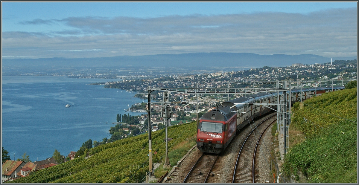 Der von der Re 460 102-7 geschoben IC St. Gallen - Genve Apoport hat soeben Grandvaux verlassen und strebt nun dem im Hintergrund zu sehenden Lausanne entgegen.
20. Sept. 2013