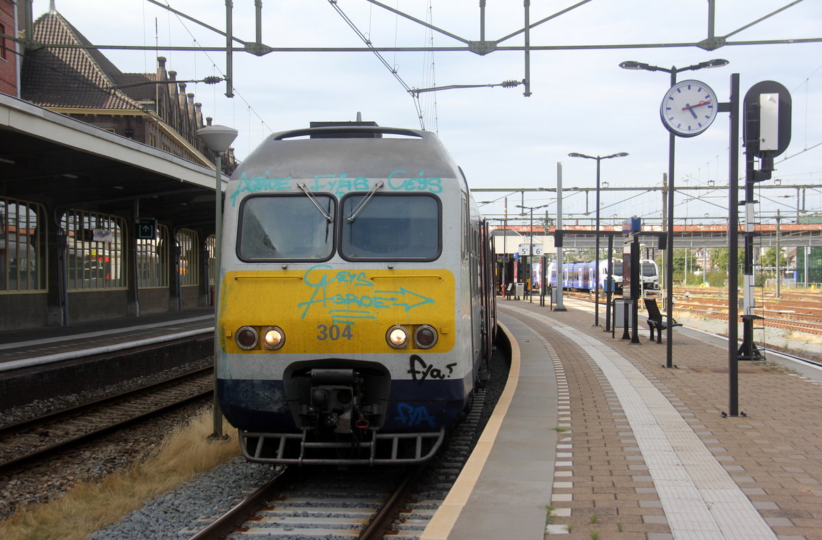 Der RE 5387 von Maastricht(NL) nach Lüttich(B) steht in Maastricht(NL) abfahrbreit nach Belgien. 
Aufgenommen vom Bahnsteig 5 in Maastricht(NL).
Bei Sonne und Wolken am Nachmittag vom 11.8.2019.