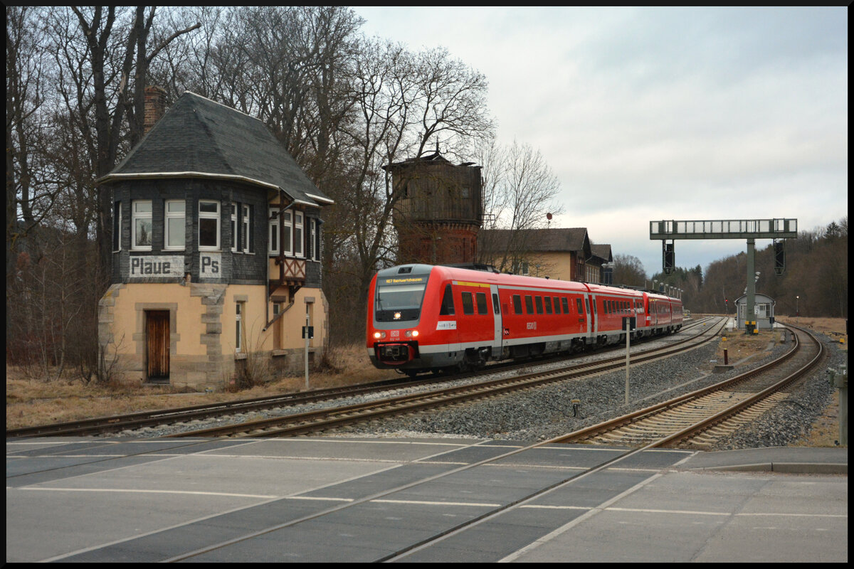 Der RE Erfurt - Rentwertshausen (- Würzburg) beschleunigt am 03.02.2024 nach kurzem Halt in Plaue aus dem Bahnhof. Der Zug fuhr an diesem Tag baustellenbedingt nur bis Rentwertshausen. Die Fahrgäste mussten dort in den Schienenersatzverkehr nach Schweinfurt umsteigen.