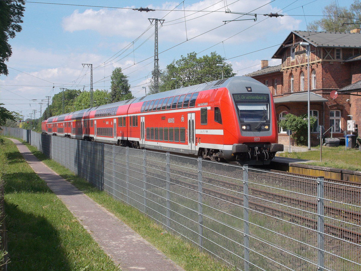 Der RE Stralsund-Oranienburg hielt,am 21.Mai 2017,in Burg Stargard.