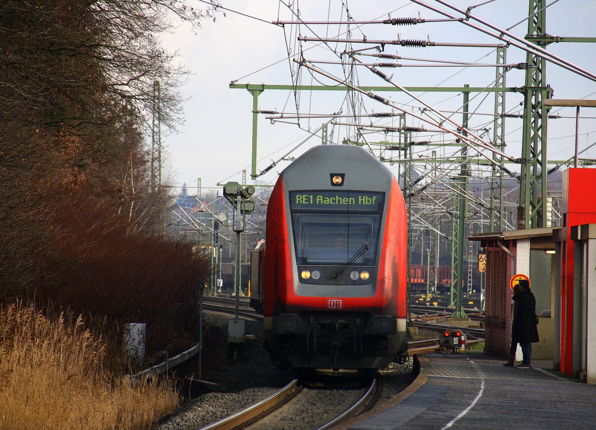 Der RE1 aus Hamm-Westfalen-Hbf nach Aachen-Hbf und hält in Stolberg-Hbf(Rheinland) und am Zugende ist die 146 282 DB und fährt in Richtung Eilendorf,Aachen-Rothe Erde,Aachen-Hbf.
Bei Sonnenschein und Wolken am Kalten Mittag vom  12.12.2015.