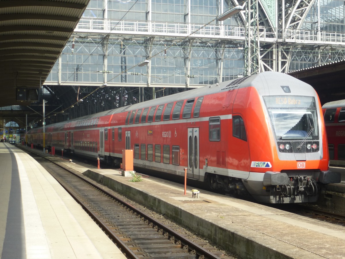 Der RE50 nach Bebra, mit Steuerwagen vorraus, steht hier am 23.08.2013 in Frankfurt (M.) Hbf.