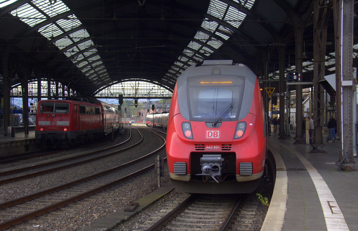Der RE9 steht in Aachen-Hbf. 
Aufgenommen vom Bahnsteig 2 in Aachen-Hbf. 
Am Mittag vom 17.11.2019.