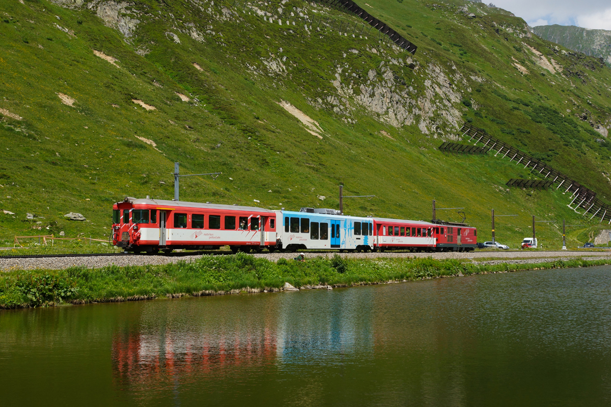 Der Regio 839 mit dem führenden ABt 4152 hat am 19.07.2014 das Ende des Oberalpsees erreicht.