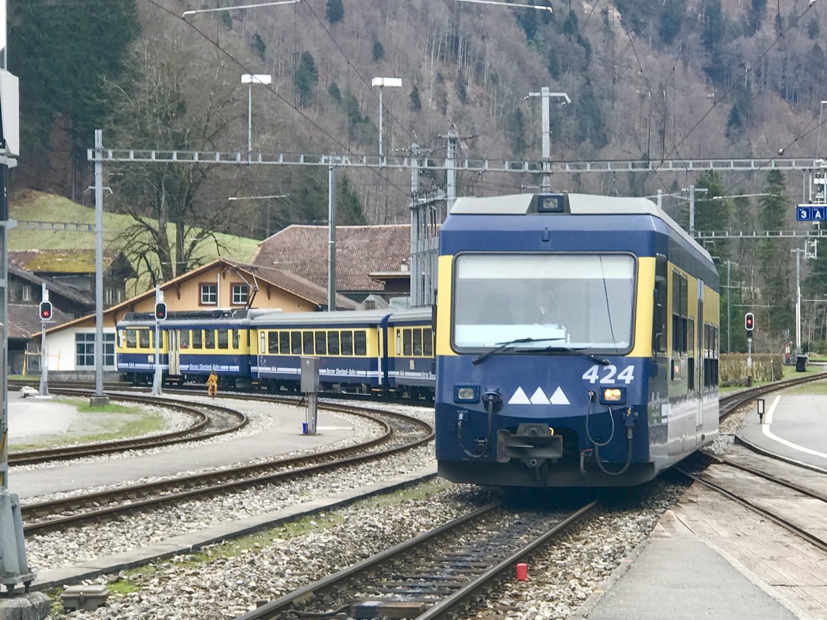 Der Regio nach Grindelwald nach der Abfahrt in Zweilütschinen am 26.3.17.