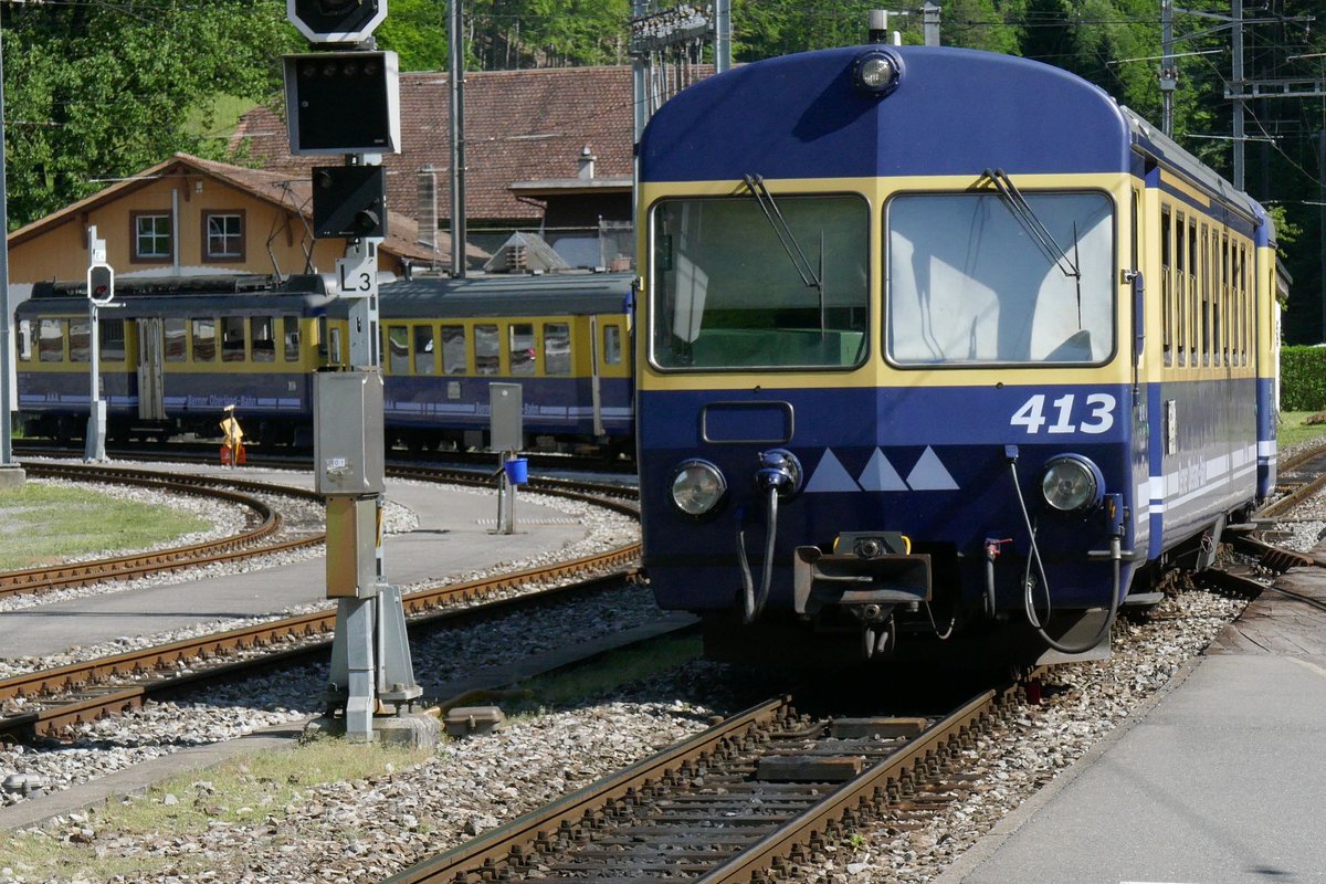 Der Regio nach Grindelwald verlsst am 25.5.17 den Bahnhof Zweiltschinen.