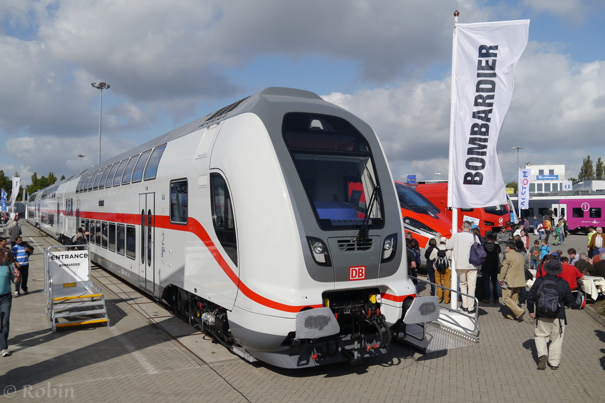 Der Regionalzug im Fernverkehr-Standard.

Auf der Innotrans 2014 präsentierte Bombardier seine neuen IC-Doppelstockwagen, die eigentlich schon seit 2013 schrittweise eingesetzt werden sollten, aber noch keine Zulassung haben. Aktuell geht man von einem Einsatzbeginn Mitte 2015 aus.
(27.09.14)