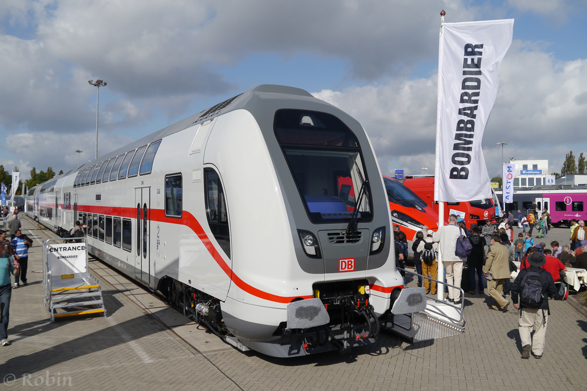 Der Regionalzug im Fernverkehr-Standard.

Auf der Innotrans 2014 präsentierte Bombardier seine neuen IC-Doppelstockwagen, die eigentlich schon seit 2013 schrittweise eingesetzt werden sollten, aber noch keine Zulassung haben. Aktuell geht man von einem Einsatzbeginn Mitte 2015 aus.
(27.09.14)