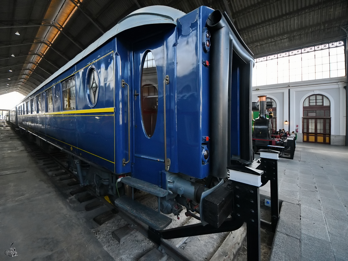 Der Restaurantwagen R12-12954 entstand 1926 in Groß-Britannien bei der Leeds Forge Carriage Works & Company. (Eisenbahnmuseum Madrid, November 2022)