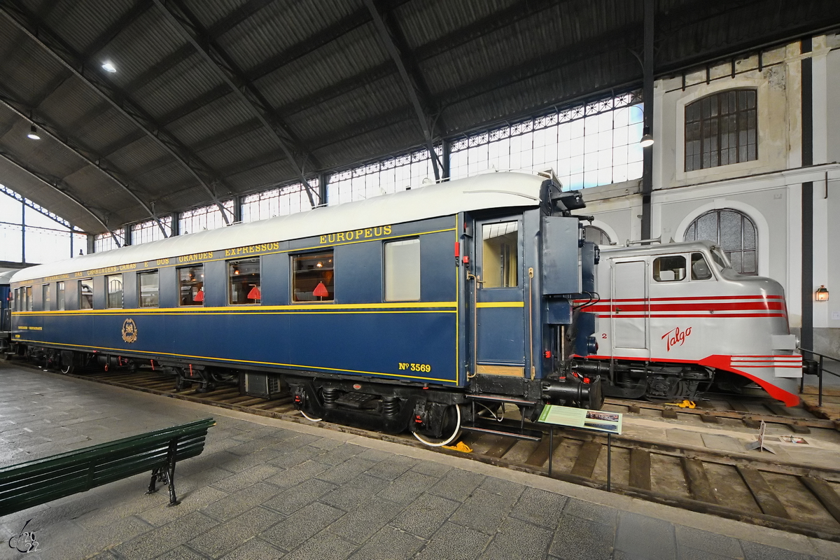 Der Restaurantwagen WR-3569 wurde 1930 beim spanischen Hersteller Sociedad Española de Construcción Naval hergestellt. (Eisenbahnmuseum Madrid, November 2022)
