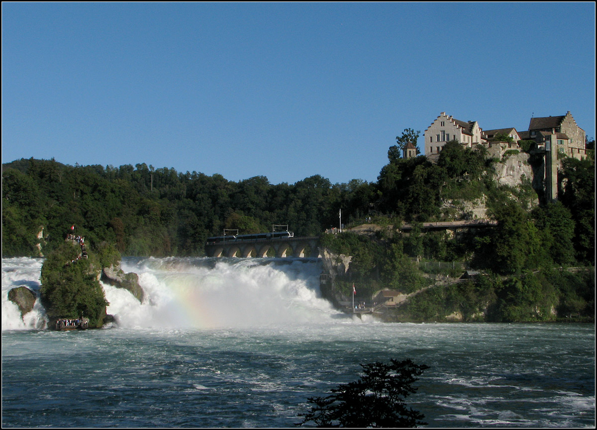 Der Rheinfall -

Nach der Kritik von Matti eine neu bearbeitete Version. Die Überstrahlung konnte vermieden werden, allerdings mit der Schärfe bin ich noch nicht zufrieden (Matthias).

01.09.2010 (Jonas)