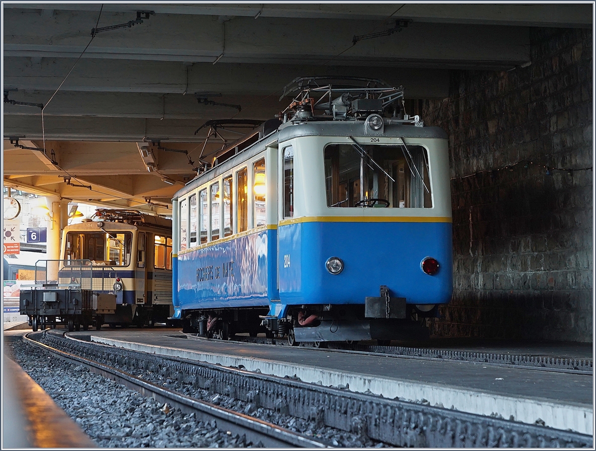 Der Rocheres de Naye Bhe 2/4 204 wartet in Montreux auf die Abfahrt Richtung Glion.
8. Sept. 2018