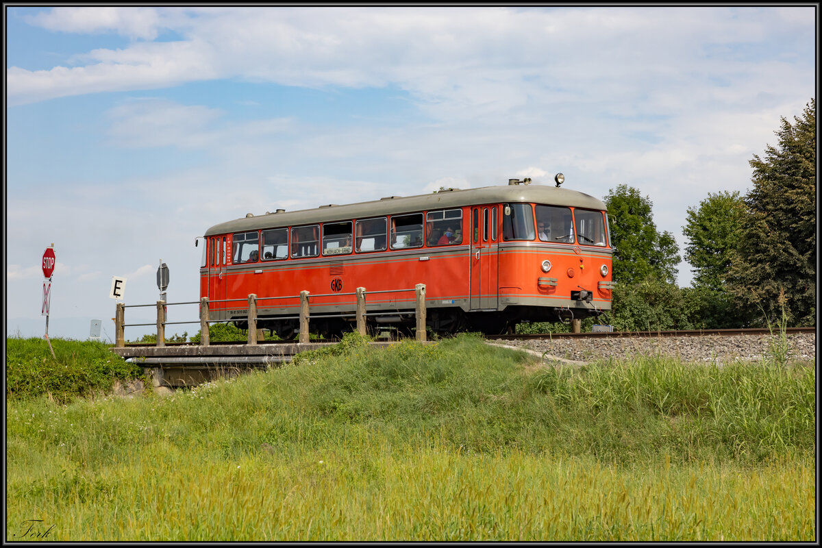 Der Rote Blitz schiesst aus Köflach in den Bahnhof Lieboch hinein ,...

An diesem sonnigen 14.August 2021 war er für eine private Reisegruppe unterwegs. 