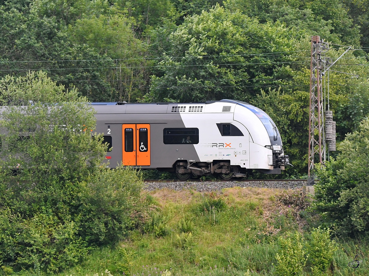 Der RRX-Triebzug 462 001 Anfang Juli 2019 bei Altenbeken.