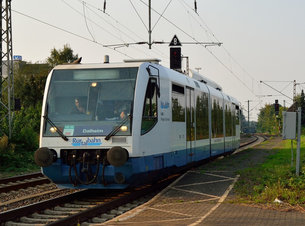 Der RTB VT6.006/alias 654 006-5 kommt am Abend des 29. August 2013 als RB 39 in den Rheydter Hbf aus Gleis 3 eingefahren. Er ist auf dem Weg nach Dalheim. 
