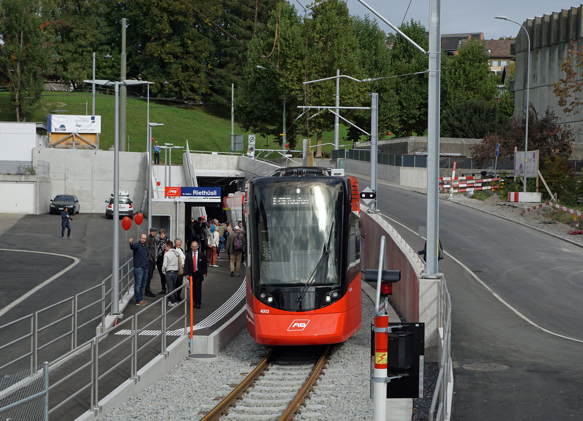 Der Ruckhalde-Tunnel ist eröffnet
Appenzeller Bahnen AB
Bilder vom grossen Eröffnungsfest,  Das Appenzellerland tanzt Tango , vom 6. Oktober 2018.
Der ABe 4/6 4002 auf der neuen Haltestelle St. Gallen Riethüsli.
Foto: Walter Ruetsch
