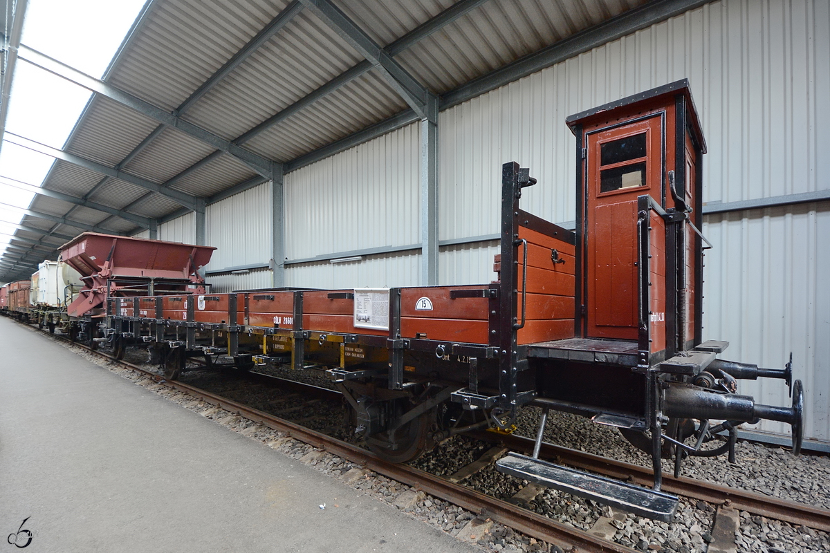 Der Rungenwagen mit Bremserhaus Cöln 28608 Anfang Juni 2019 im Eisenbahnmuseum Bochum.