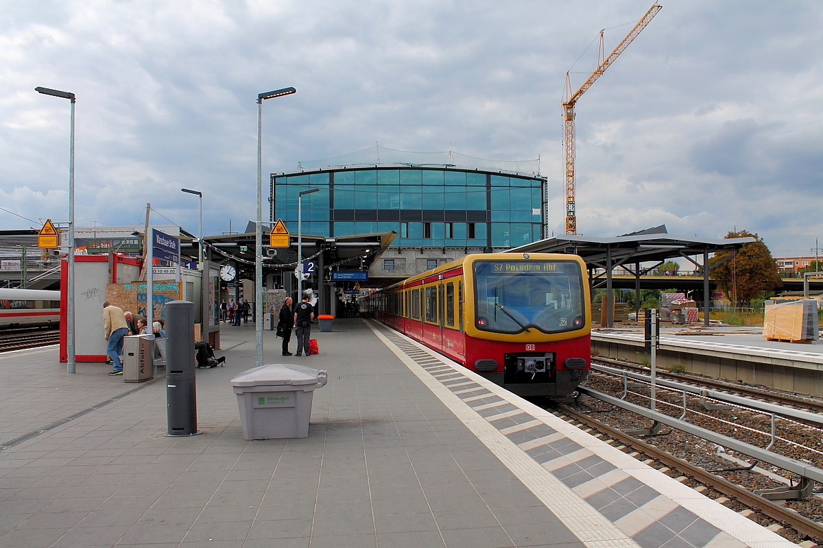 Der S-Bahnhof Berlin Warschauer Straße nimmt langsam seine endgültige Form an, so gesehen am 15.09.2018.

