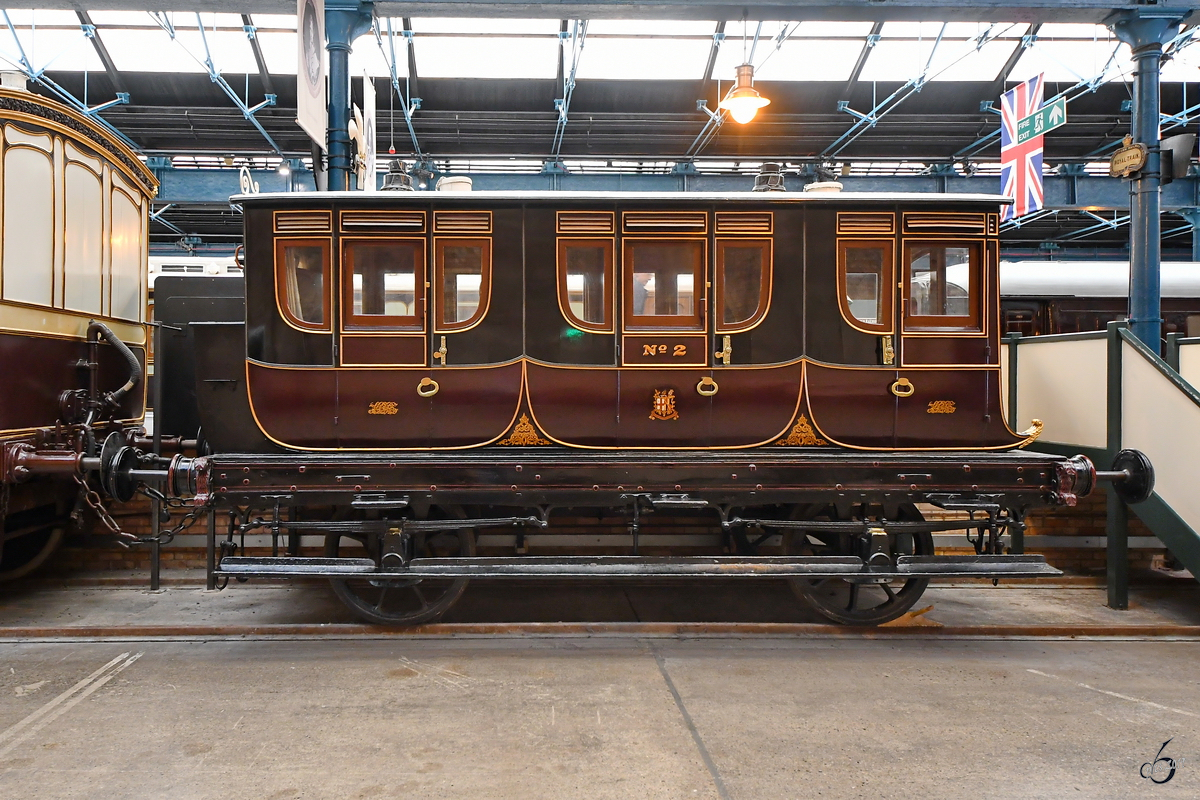 Der Salonwagen der Königin Adelaide ist der älteste erhaltene Salonwagen der Welt. Er wurde 1842 gebaut und steht heute im National Railway Museum York. (Mai 2019)