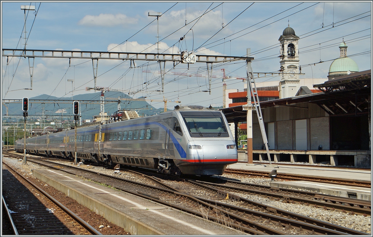 Der SBB ETR 470  Innsbruck  erreicht als EC 15 Chiasso. 
5. Mai 2014