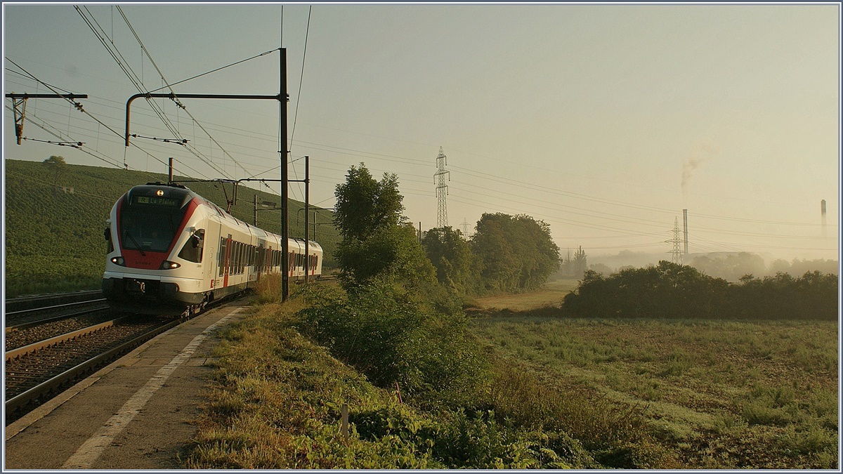 Der SBB Flirt 524 009-8 als RER 96716 Genve - La Plaine erreicht Russin. 
(27. Aug. 2009)