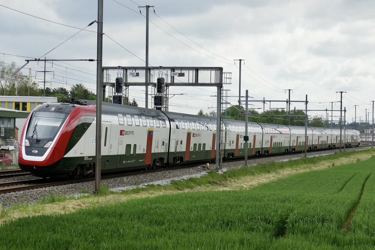 Der SBB RABDe 501 019 unterwegs Richtung Zürich am 18.5.23 bei Bassersdorf.