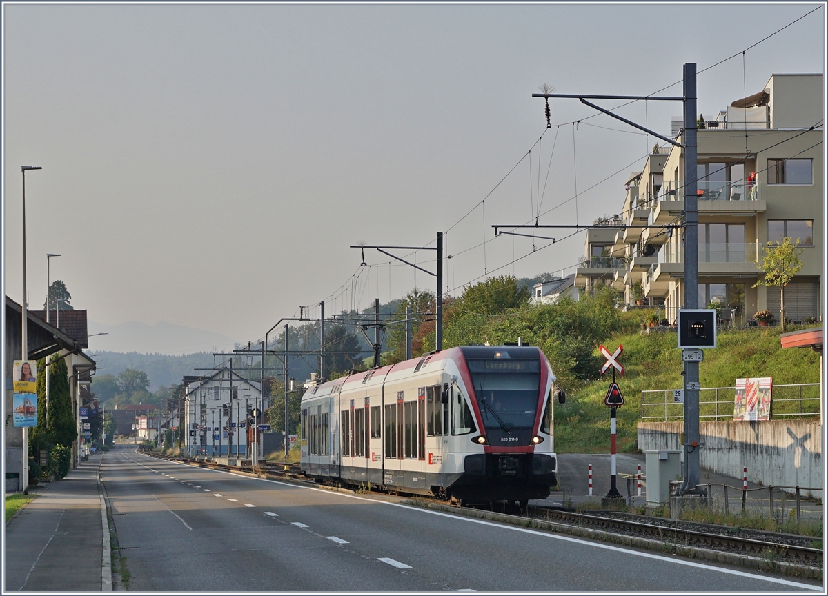 Der SBB RABe 520 011-3 verlässt Birrwil in Richtung Lenzburg. 

13. Sept. 2020