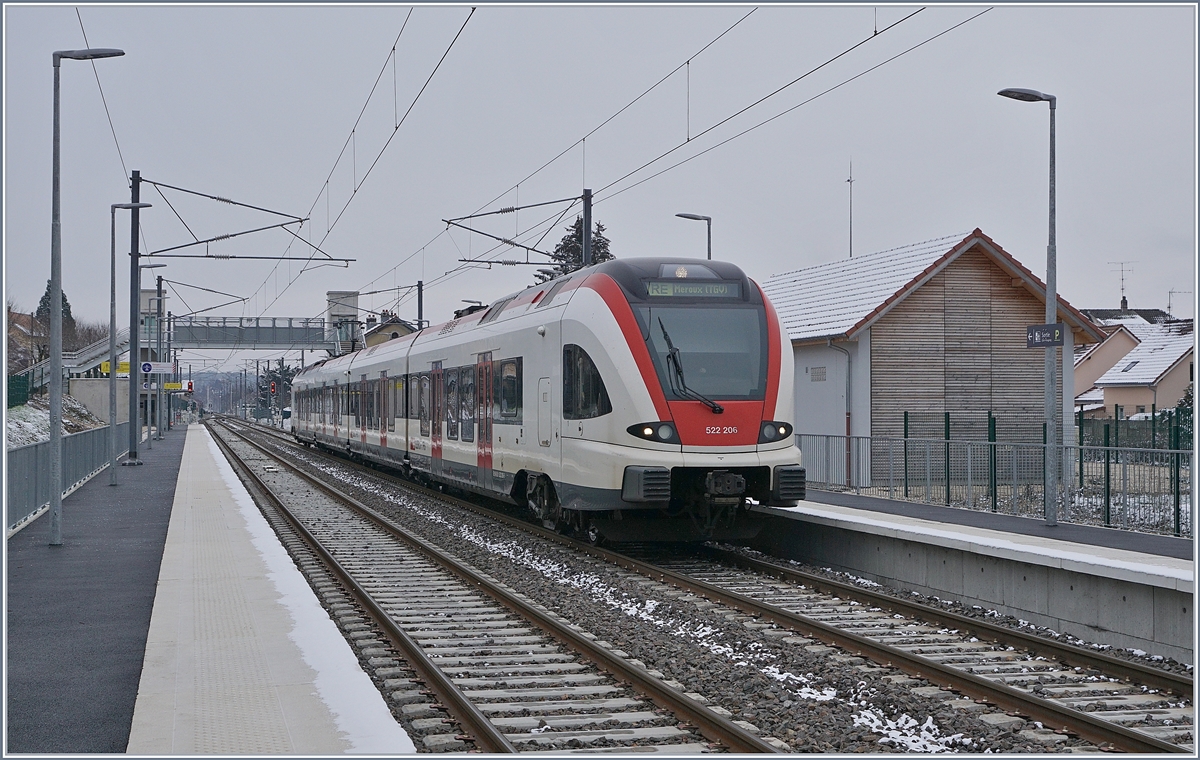 Der SBB RABe 522 206 ist von Biel/Bienne nach Meroux TGV unterwegs und konnte beim hier bei seinem kurzen Halt in Grandvillars fotografiert werden. 

11. Januar 2019