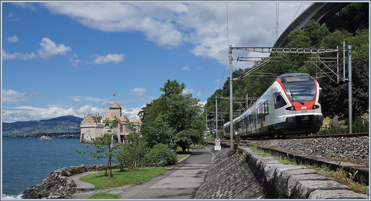 Der SBB RABe 523 058 ist als S3 nach Allaman unterwegs und wird in Kürze hinter dem Château de Chillon durchfahren.

29. Juni 2020